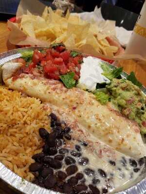 Willy's Mexicana Grill & Howlin' Willy's