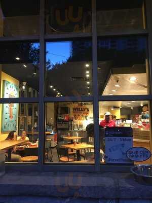 Willy's Mexicana Grill & Howlin' Willy's