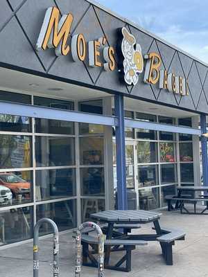 Moe's Broadway Bagel