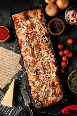 Moto Moto Pizza Cafe & Grill Pizza