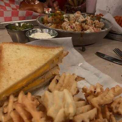 Three B's Burger & Wine Bar