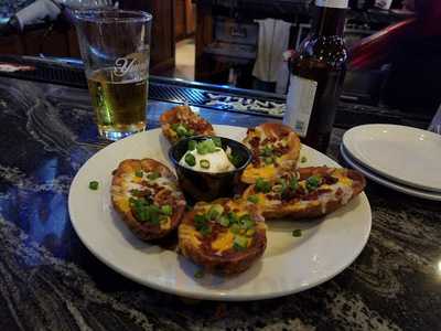 Snows Lakeside Tavern