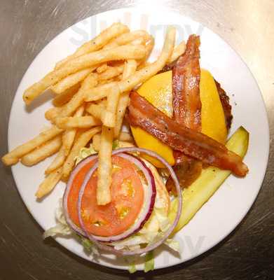 Snows Lakeside Tavern