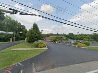 Snows Lakeside Tavern