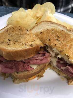 Golden Donuts And Diner