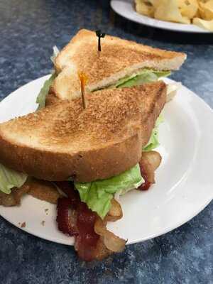 Golden Donuts And Diner