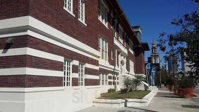 Dryades Public Market Cafe