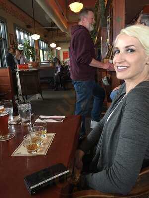 Mcmenamins Oak Hills Brewpub