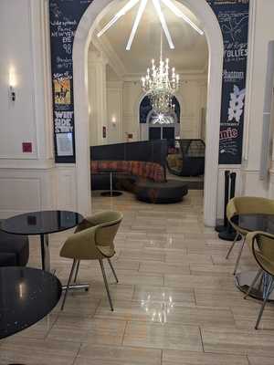 683 Midtown Bar And Bistro