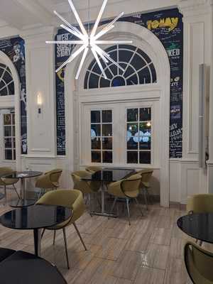 683 Midtown Bar And Bistro