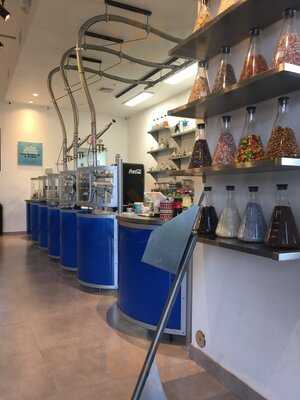 Brain Freeze Nitrogen Ice Cream & Yogurt Lab