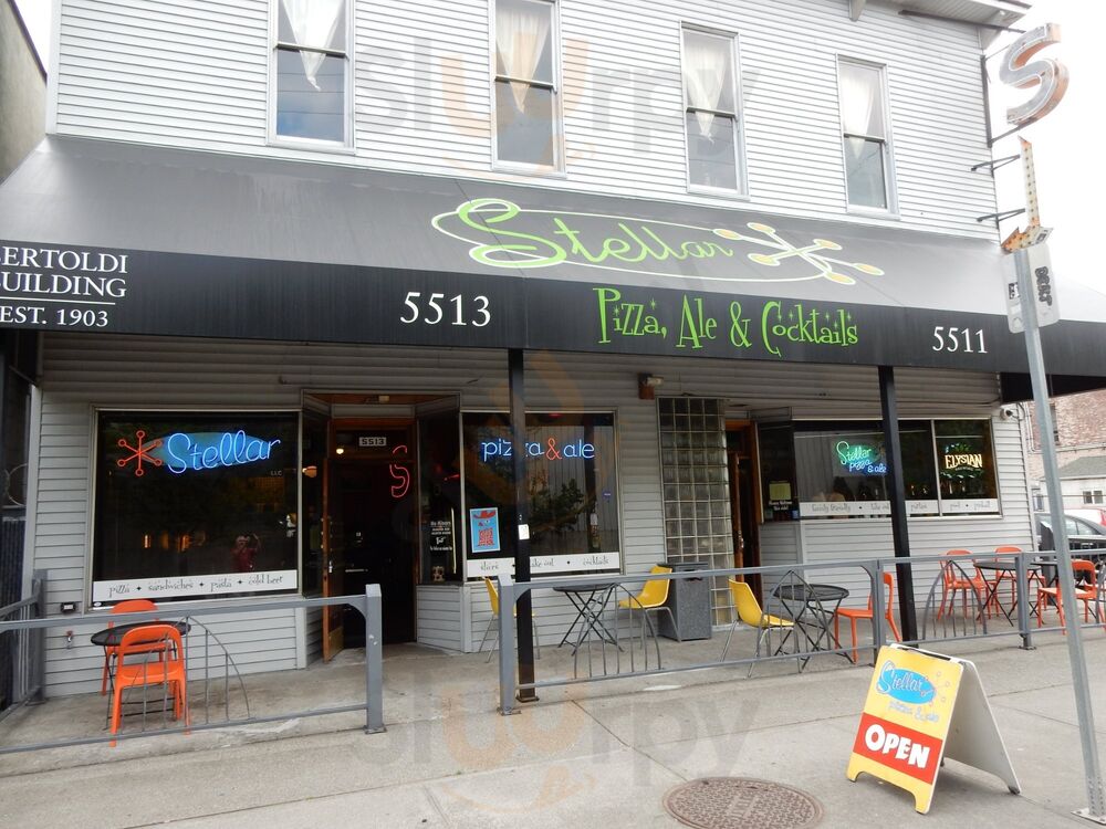 Stellar Pizza , Ale & Cocktails