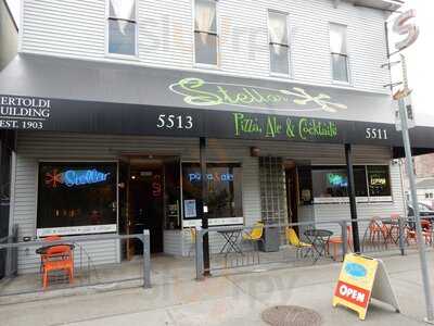 Stellar Pizza , Ale & Cocktails