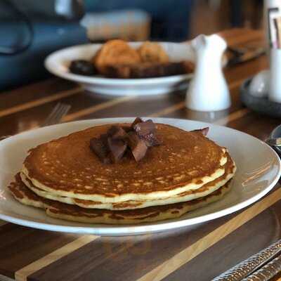 Vistal Bar + Restaurant