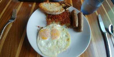 Vistal Bar + Restaurant