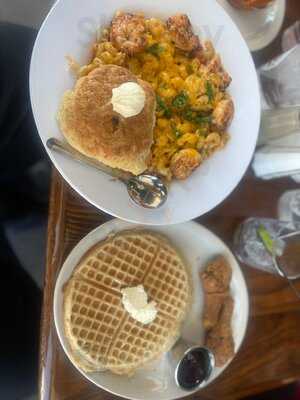 Lo-lo's Chicken And Waffles