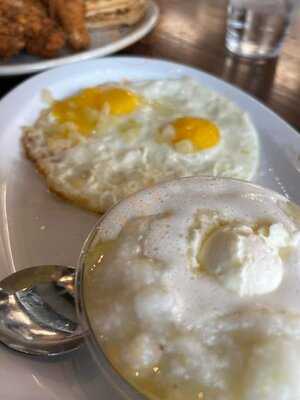 Lo-lo's Chicken And Waffles