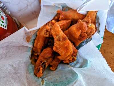 Mc Divot's Wings & Raw Bar