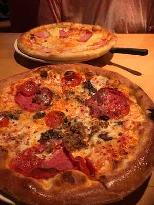 Sammy's Woodfired Pizza Sahara