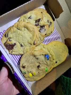 Insomnia Cookies