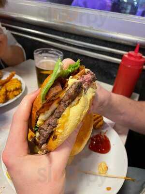 Ellen's Stardust Diner