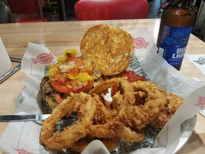 Fuddruckers