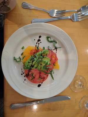 M Street Bar & Grill