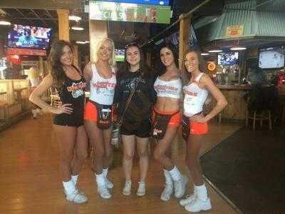 Hooters