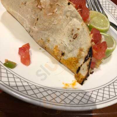 Nur Market And Restaurant