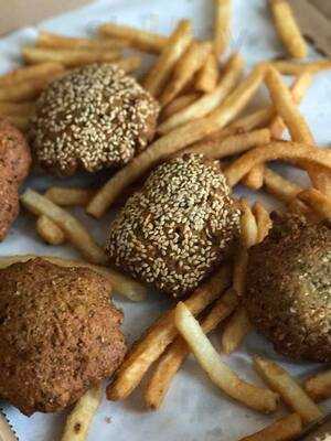 Romanza Pizzeria & Deli