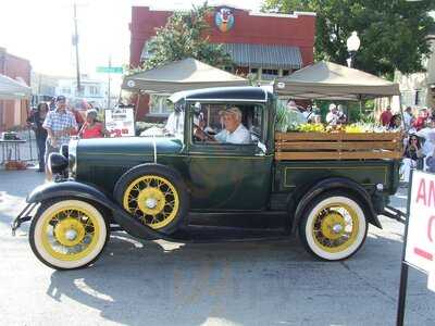 The Handley Antique Mall And Cafe