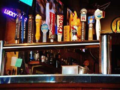 Tom's Pizza & Sports Bar