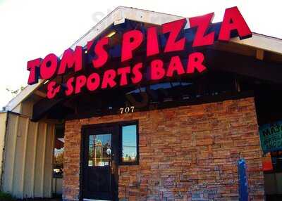 Tom's Pizza & Sports Bar