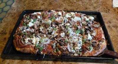 Tom's Pizza & Sports Bar