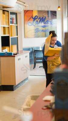 Lamar's Donuts And Coffee