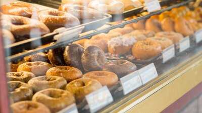 Lamar's Donuts And Coffee