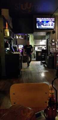 East Glisan Pizza Lounge