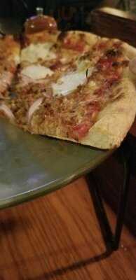 East Glisan Pizza Lounge