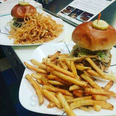 The Yard Line Lounge