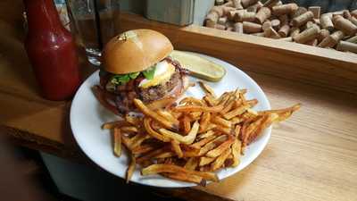 Vinoteca Wine Bar & Bistro