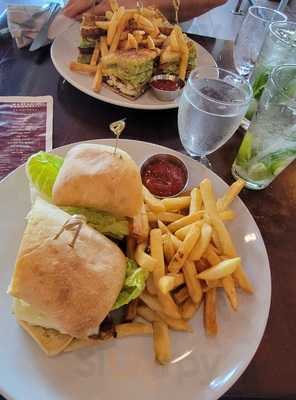 Marina's Bar & Grill