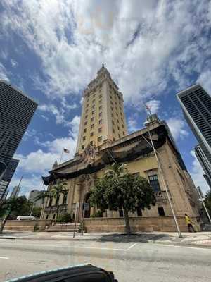 Marina's Bar & Grill