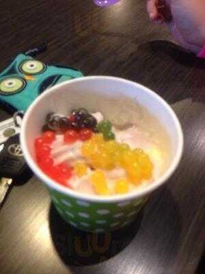 Yolotti Frozen Yogurt