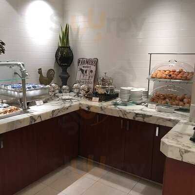 Brasserie 1605 At The Crowne Plaza Times Square