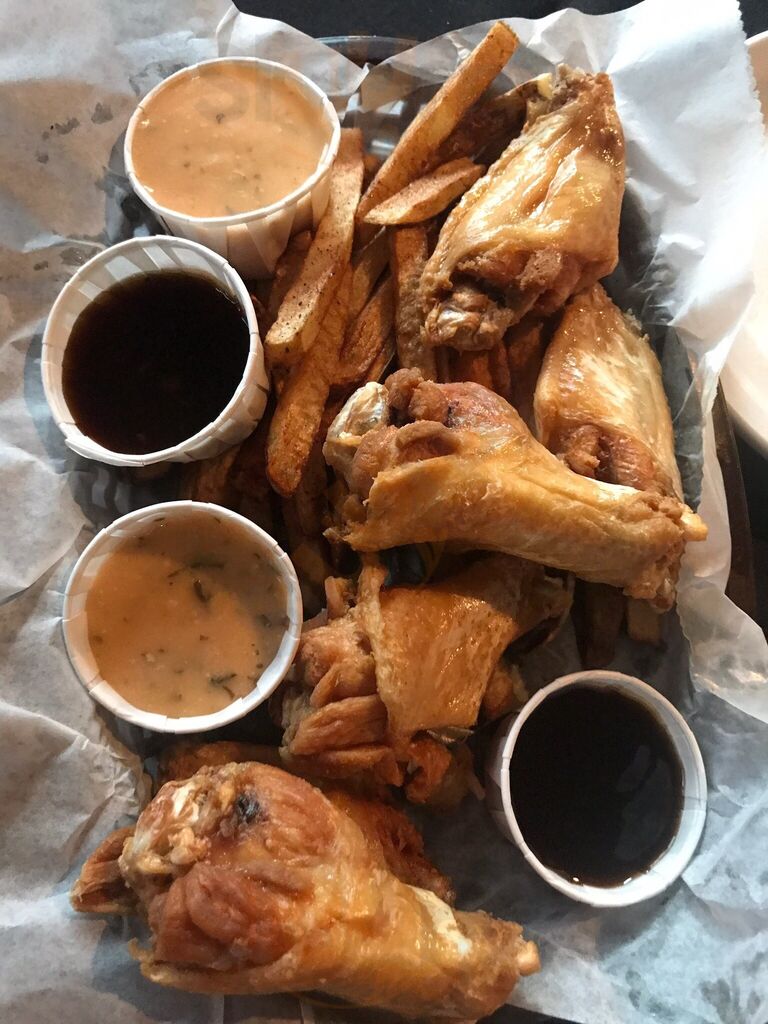 Illusions Bar & Grill