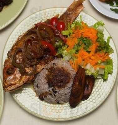 10:02 Lounge & Restaurant