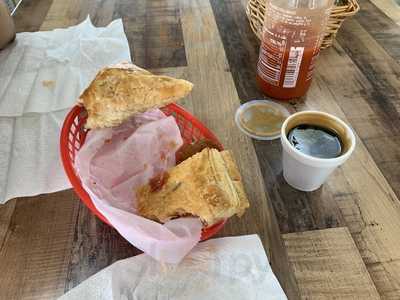 Arahis Bakery & Restaurant