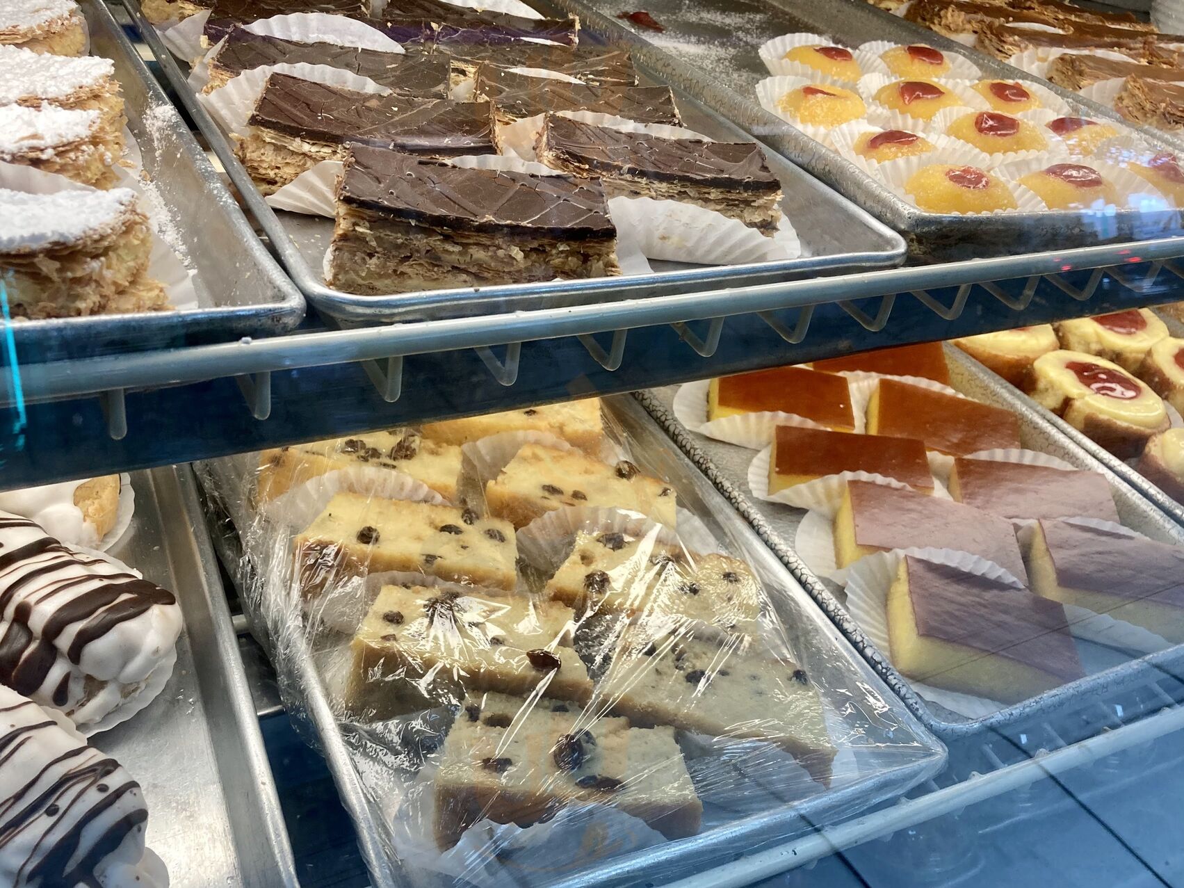 Arahis Bakery & Restaurant