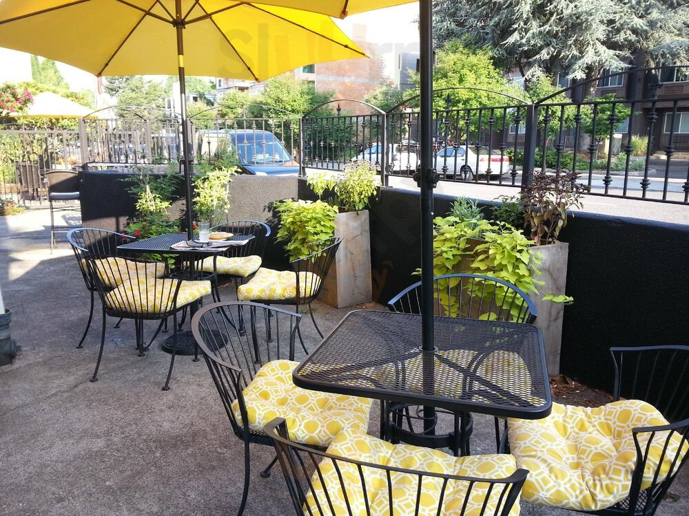 Fleur De Lis Bakery & Cafe