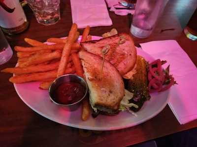 Peter's Bar And Grill